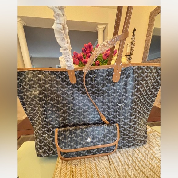 not sure Handbags - Stylish Gray Tote Bag with Tan Accents